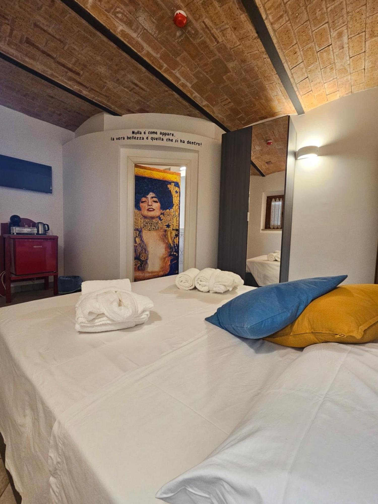 Casale Dei Priori Bed & Breakfast Rocca Massima Bagian luar foto